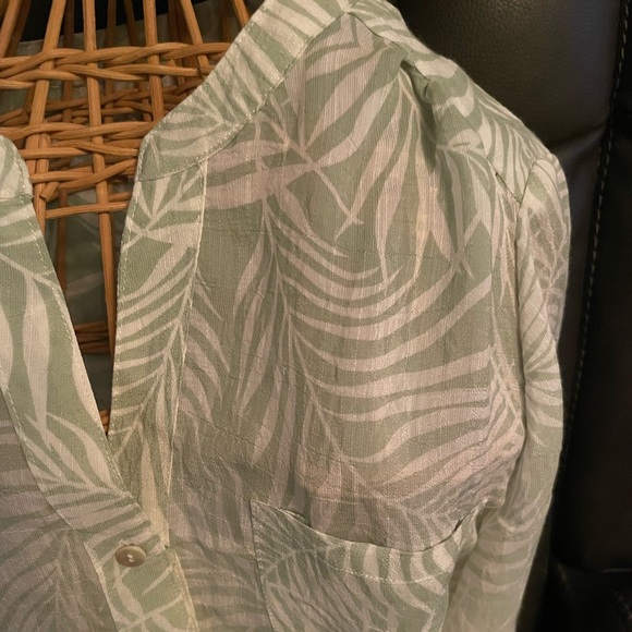 Elegant Tropical Green Leaf Print Blouse - Picture 3 of 6